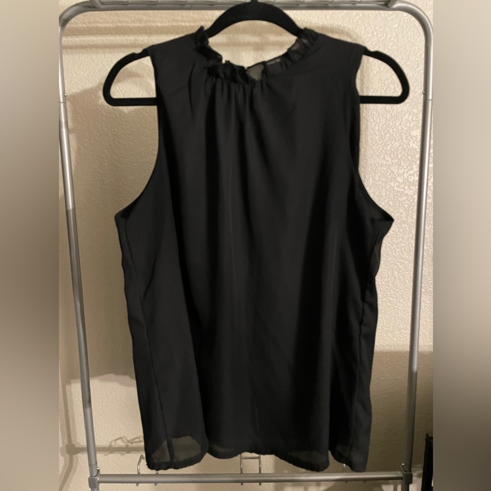 This top is in great condition. Bust: 38in, Length: 28in